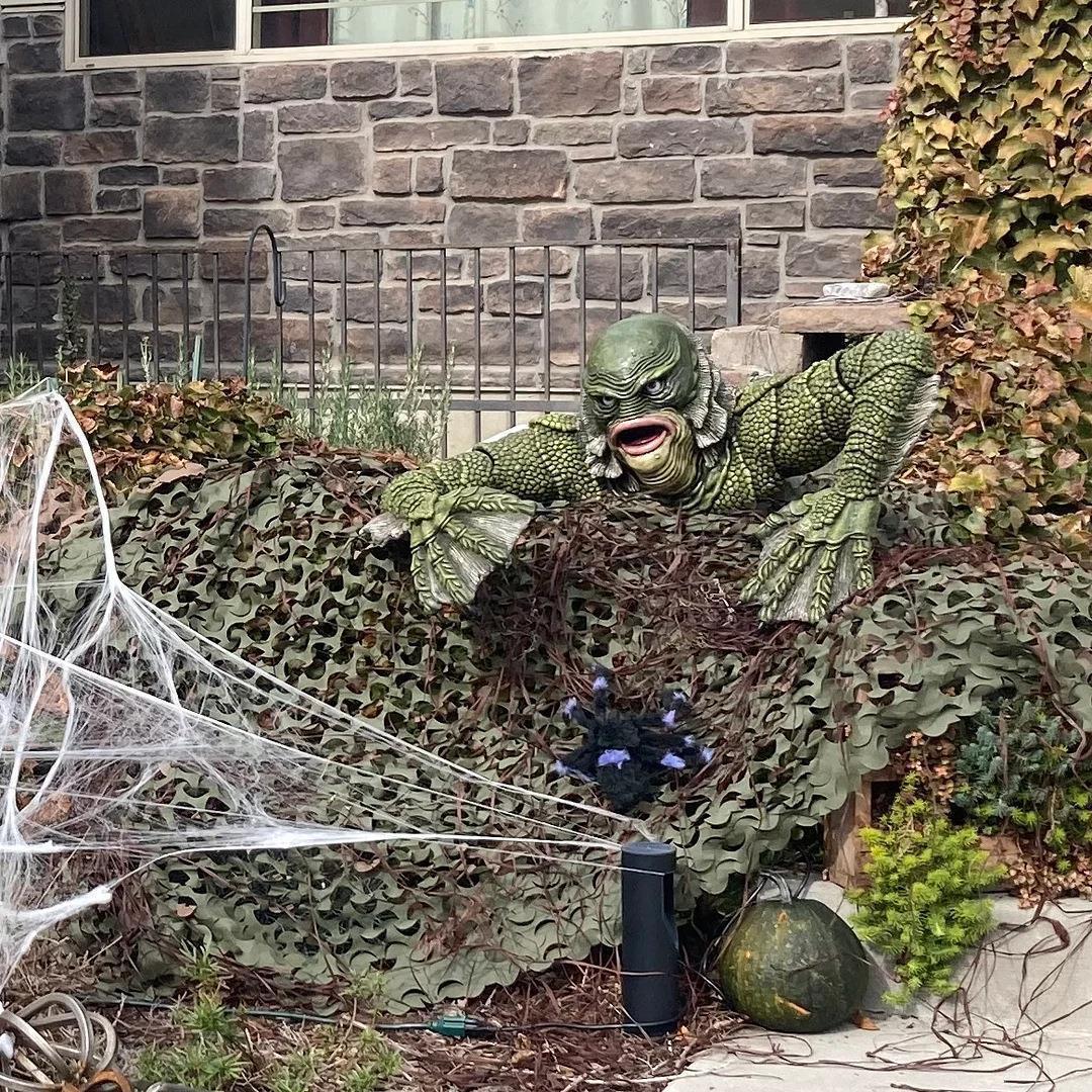 creature from the black lagoon grave walker statue